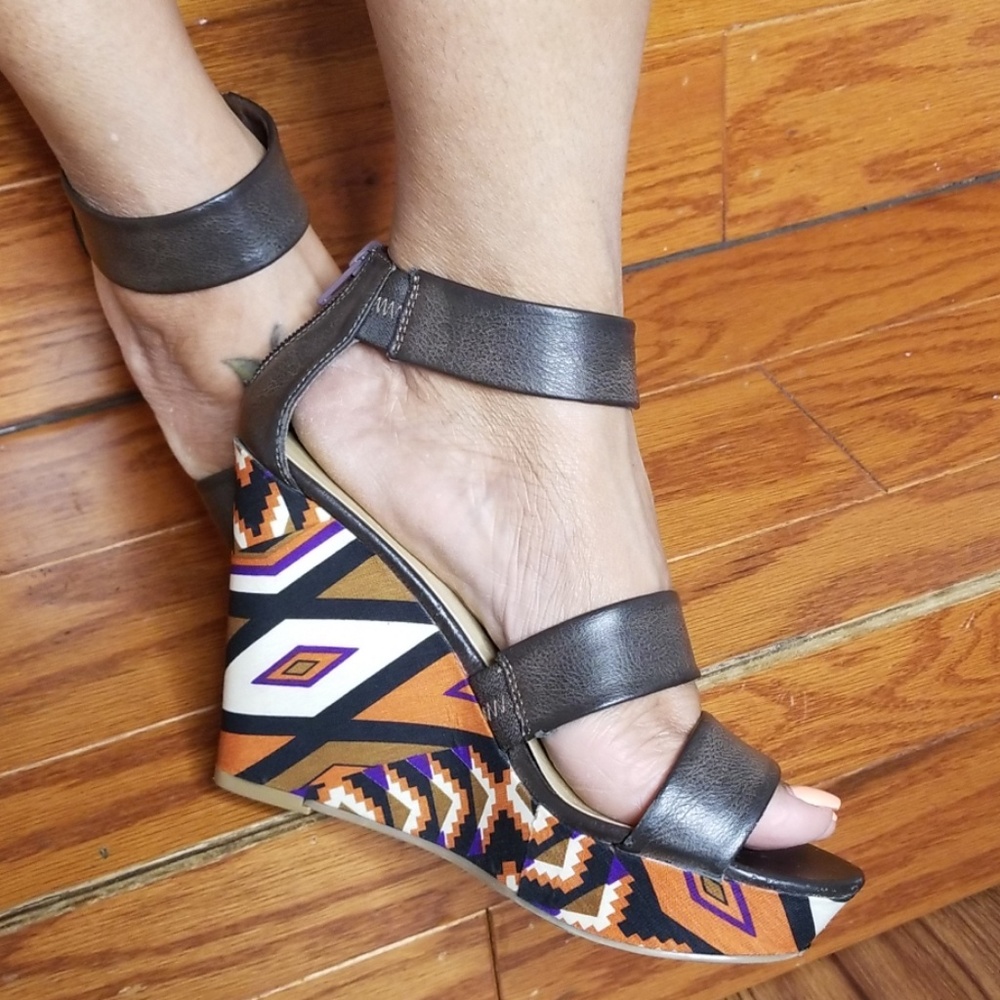 Chinese Laundry Wedges